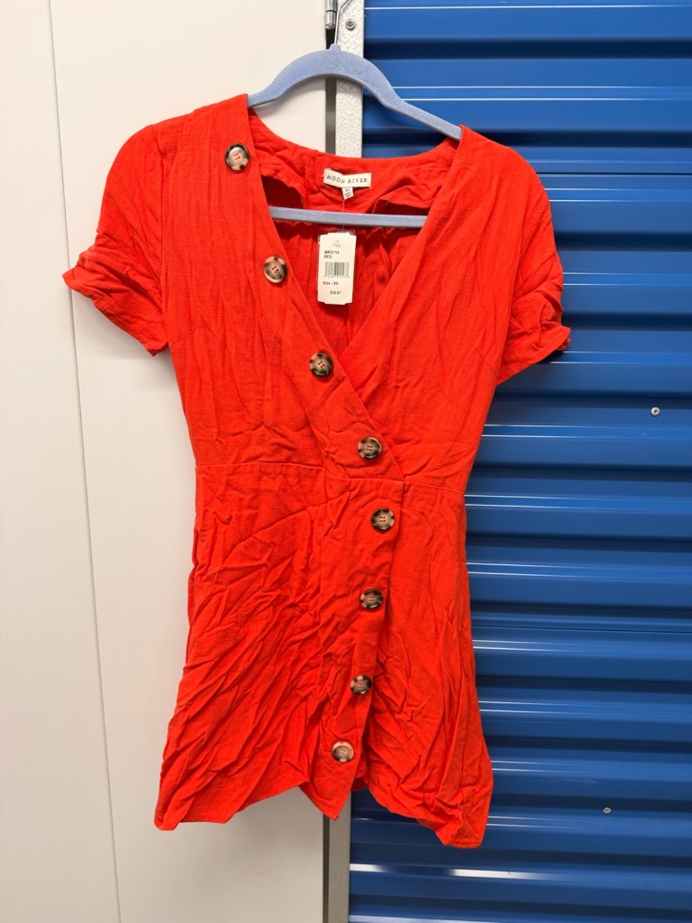 Nwt moon river women’s Red Short-Sleeve V-Neck Button Front Mini dress